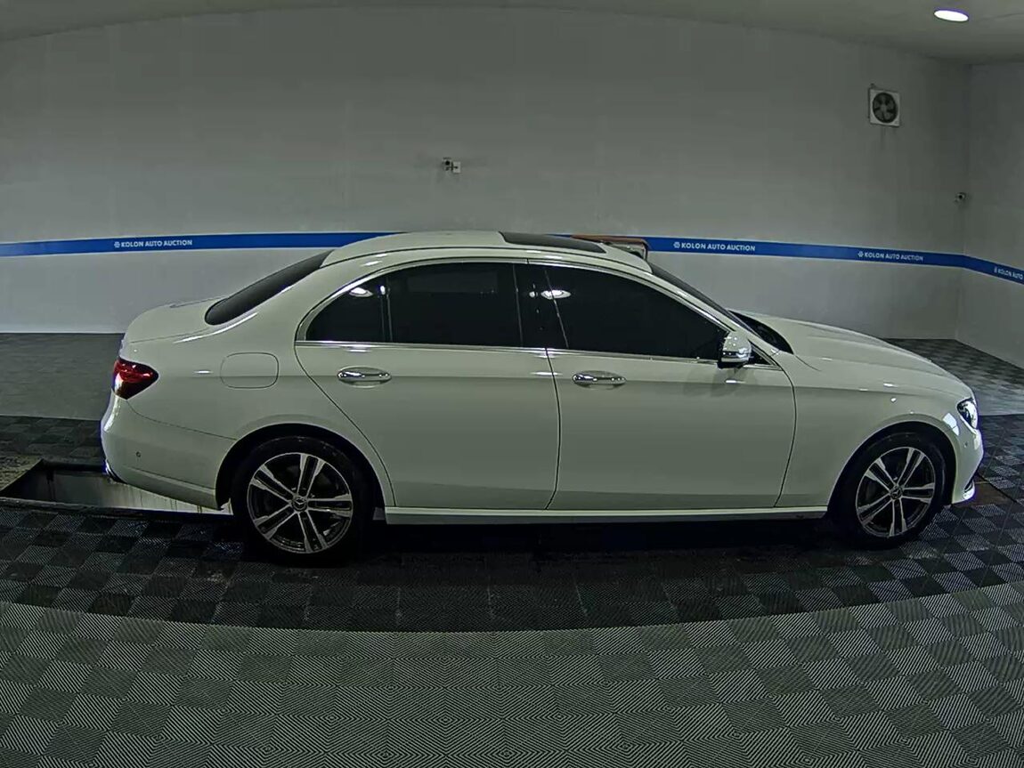 MERCEDES-BENZ E-CLASS (5TH GEN) E350 4MATIC AVANTGARDE 2022 - zdjęcie 4