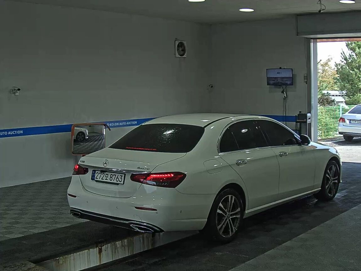 MERCEDES-BENZ E-CLASS (5TH GEN) E350 4MATIC AVANTGARDE 2022 - zdjęcie 5