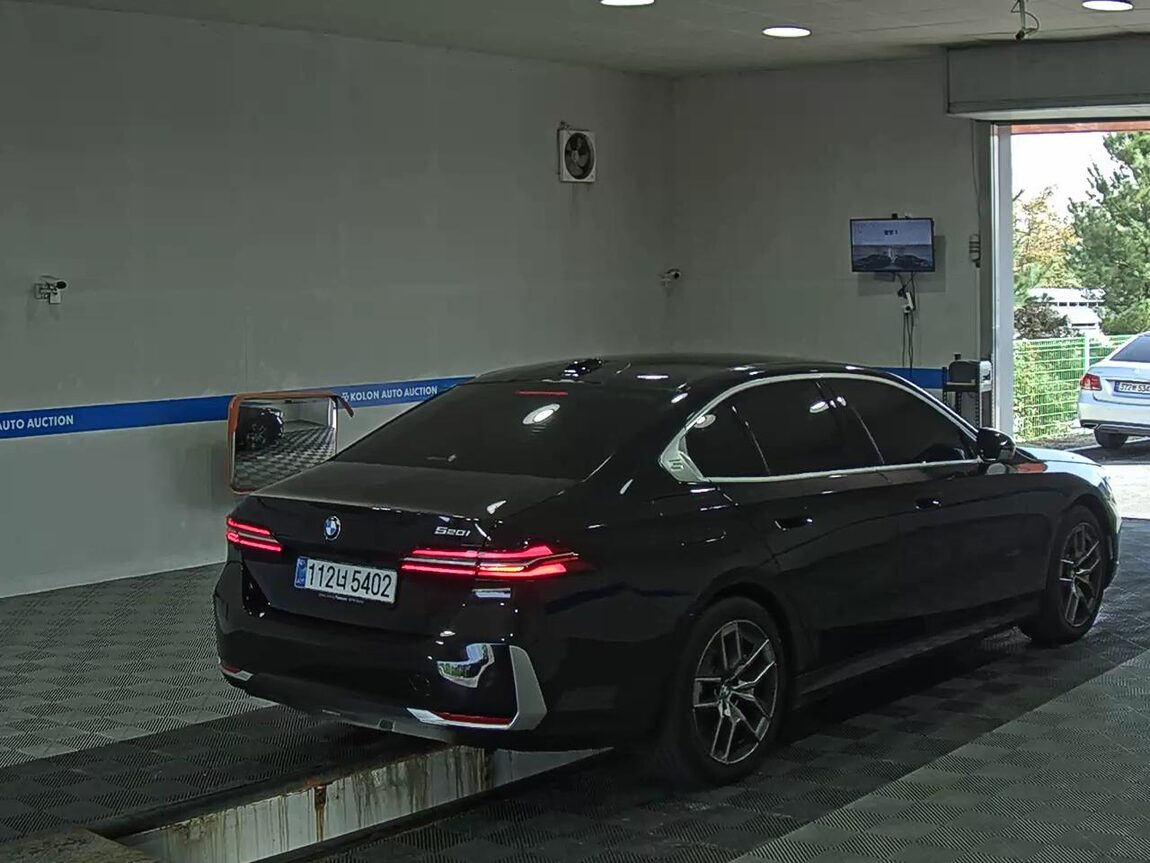 BMW 5 SERIES (8TH GEN) 520i 2025 - zdjęcie 5