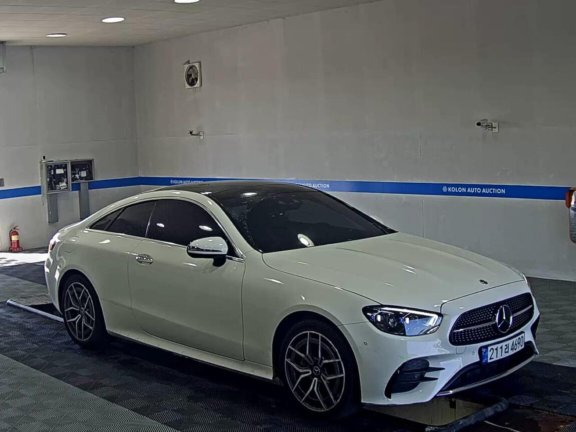 MERCEDES-BENZ E-CLASS (5TH GEN) COUPE E300d 4MATIC 2022 - zdjęcie 3