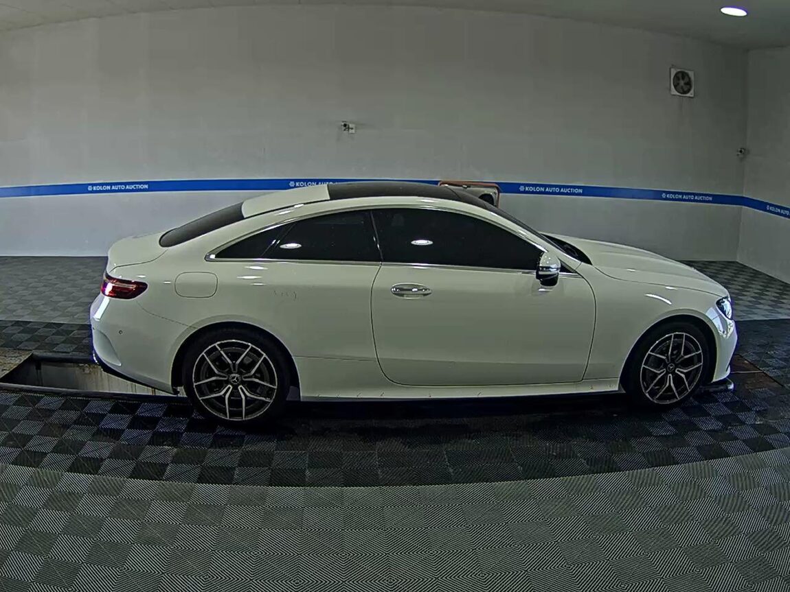 MERCEDES-BENZ E-CLASS (5TH GEN) COUPE E300d 4MATIC 2022 - zdjęcie 4