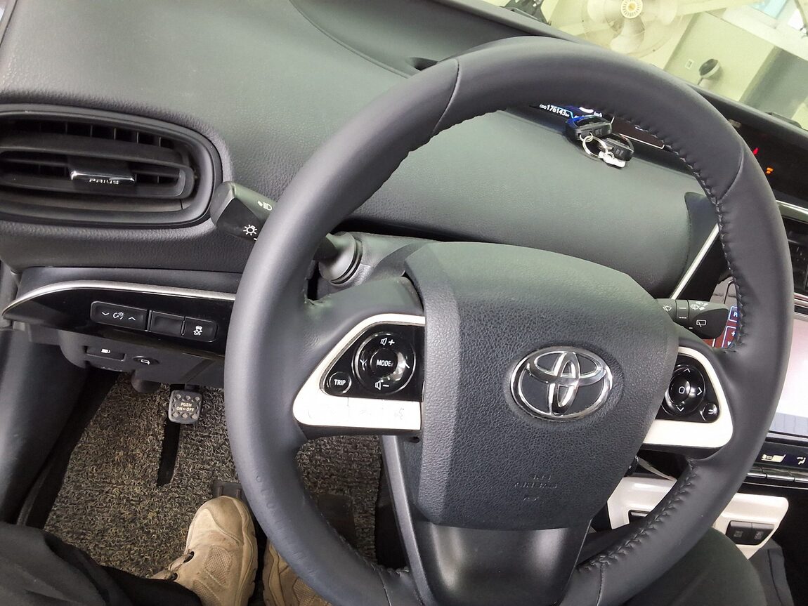 TOYOTA PRIUS (4TH GEN) 1.8 2017 - zdjęcie 23