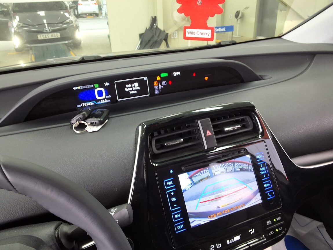 TOYOTA PRIUS (4TH GEN) 1.8 2017 - zdjęcie 25