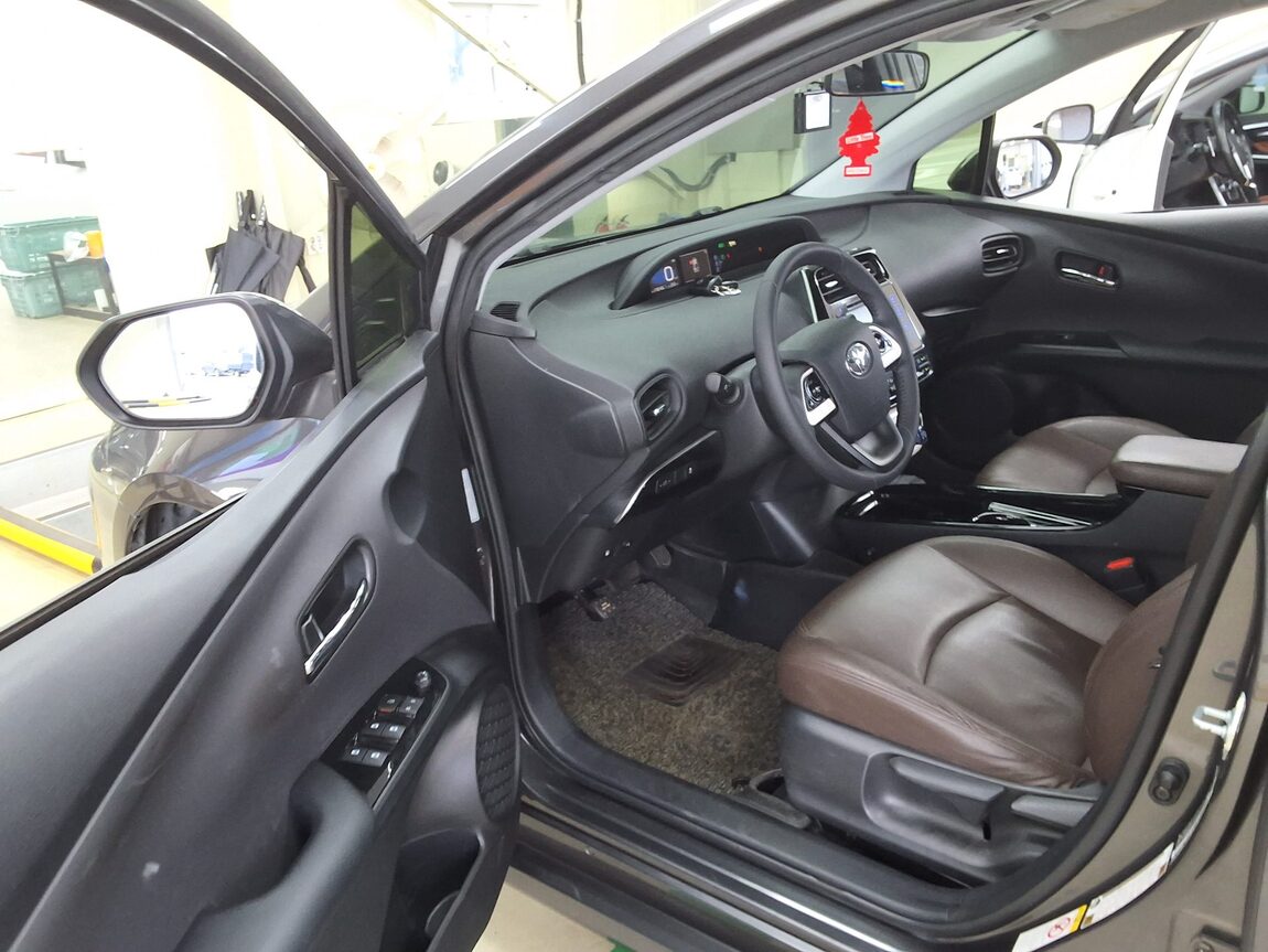 TOYOTA PRIUS (4TH GEN) 1.8 2017 - zdjęcie 11