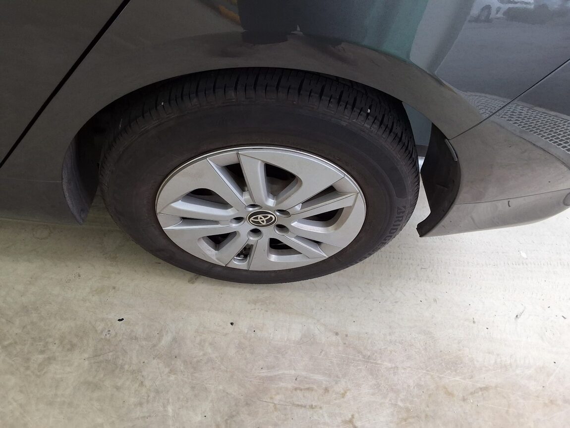 TOYOTA PRIUS (4TH GEN) 1.8 2017 - zdjęcie 20