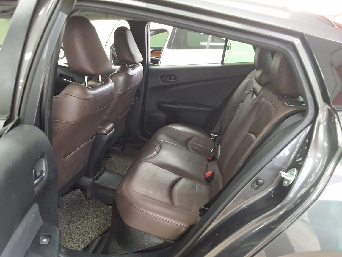 TOYOTA PRIUS (4TH GEN) 1.8 2017 - zdjęcie 13