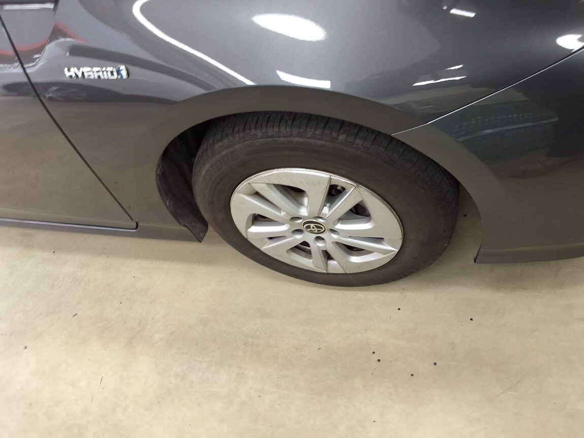 TOYOTA PRIUS (4TH GEN) 1.8 2017 - zdjęcie 21