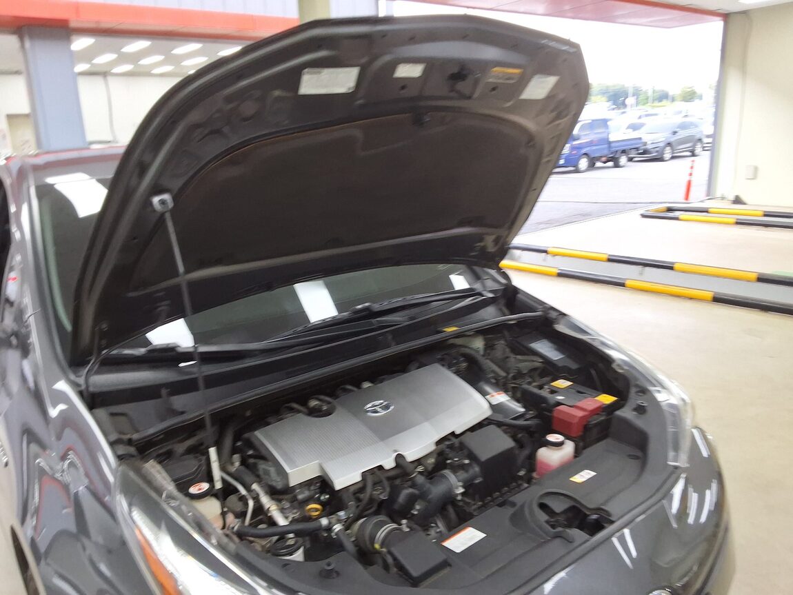 TOYOTA PRIUS (4TH GEN) 1.8 2017 - zdjęcie 18
