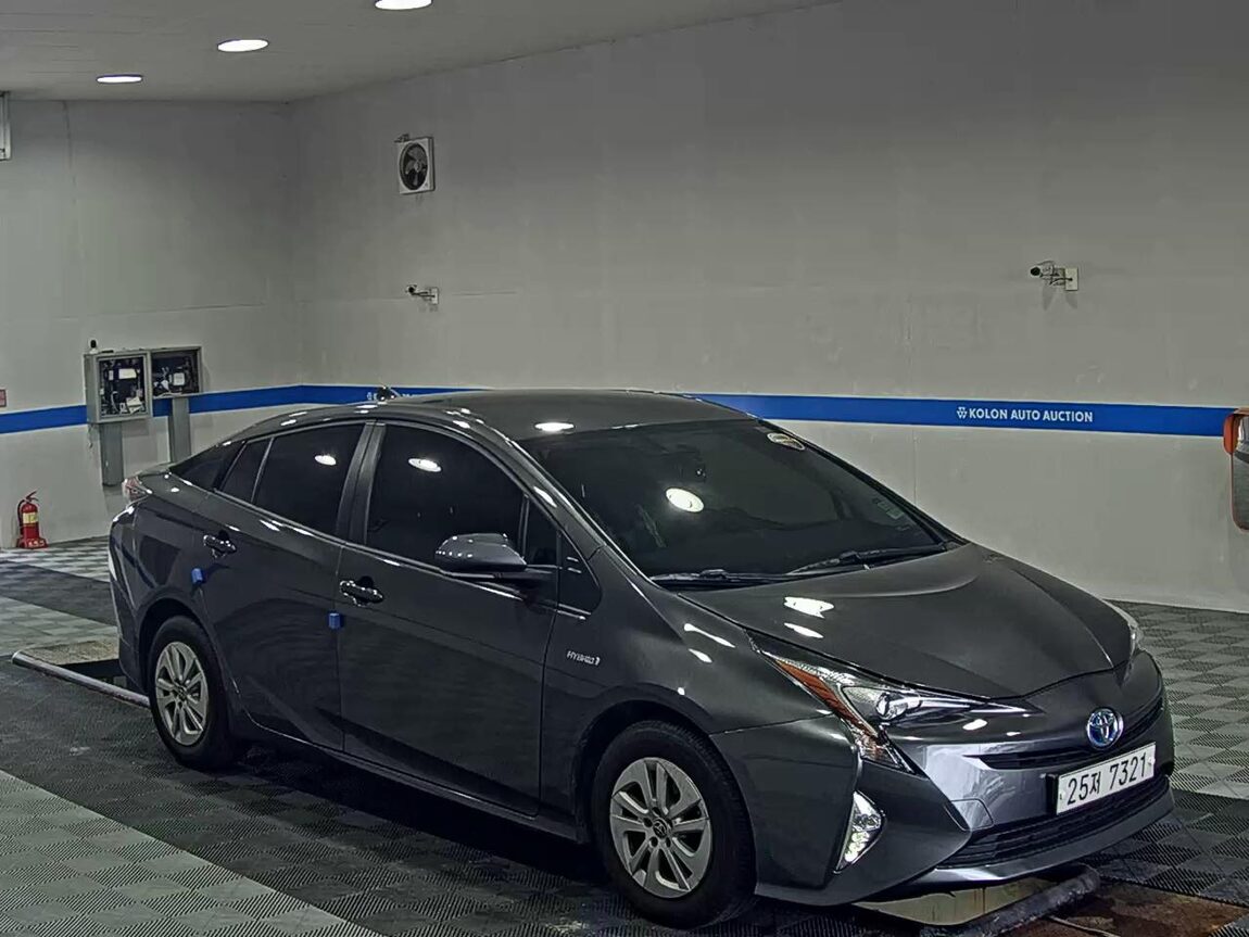 TOYOTA PRIUS (4TH GEN) 1.8 2017 - zdjęcie 3