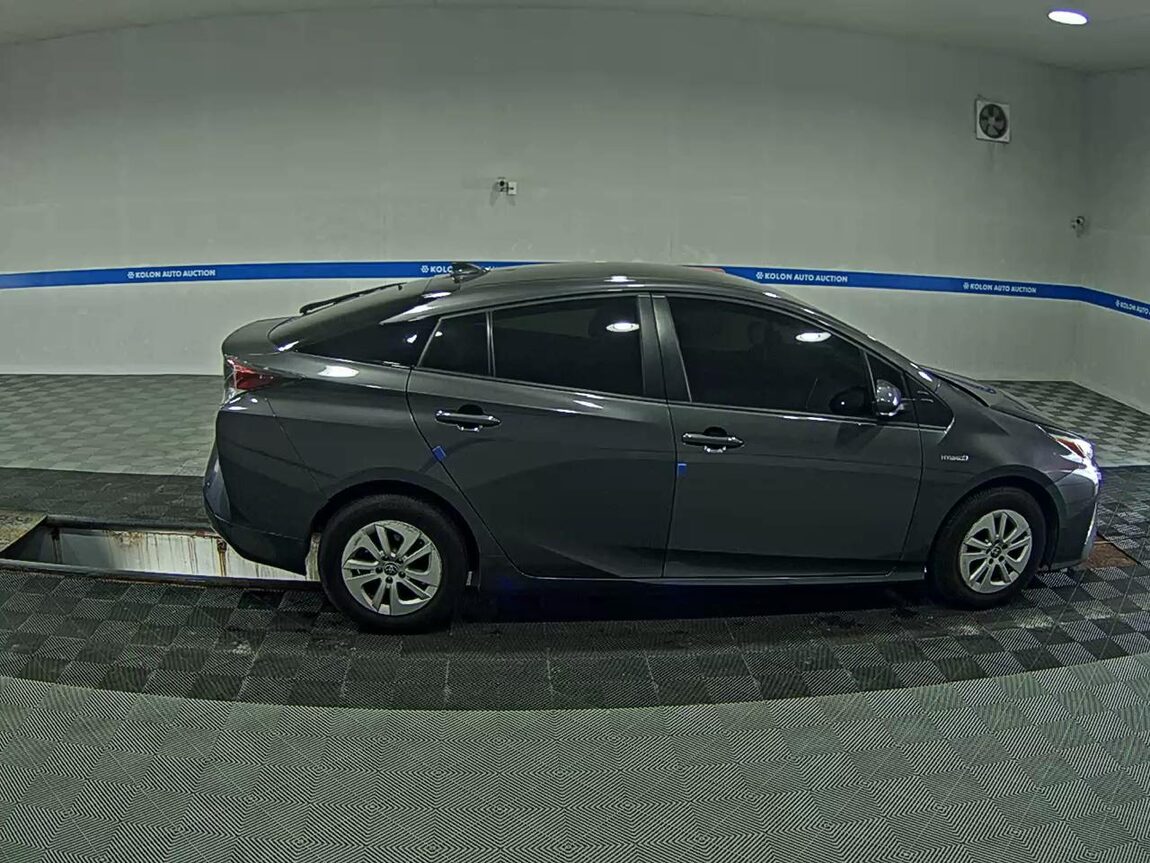 TOYOTA PRIUS (4TH GEN) 1.8 2017 - zdjęcie 4