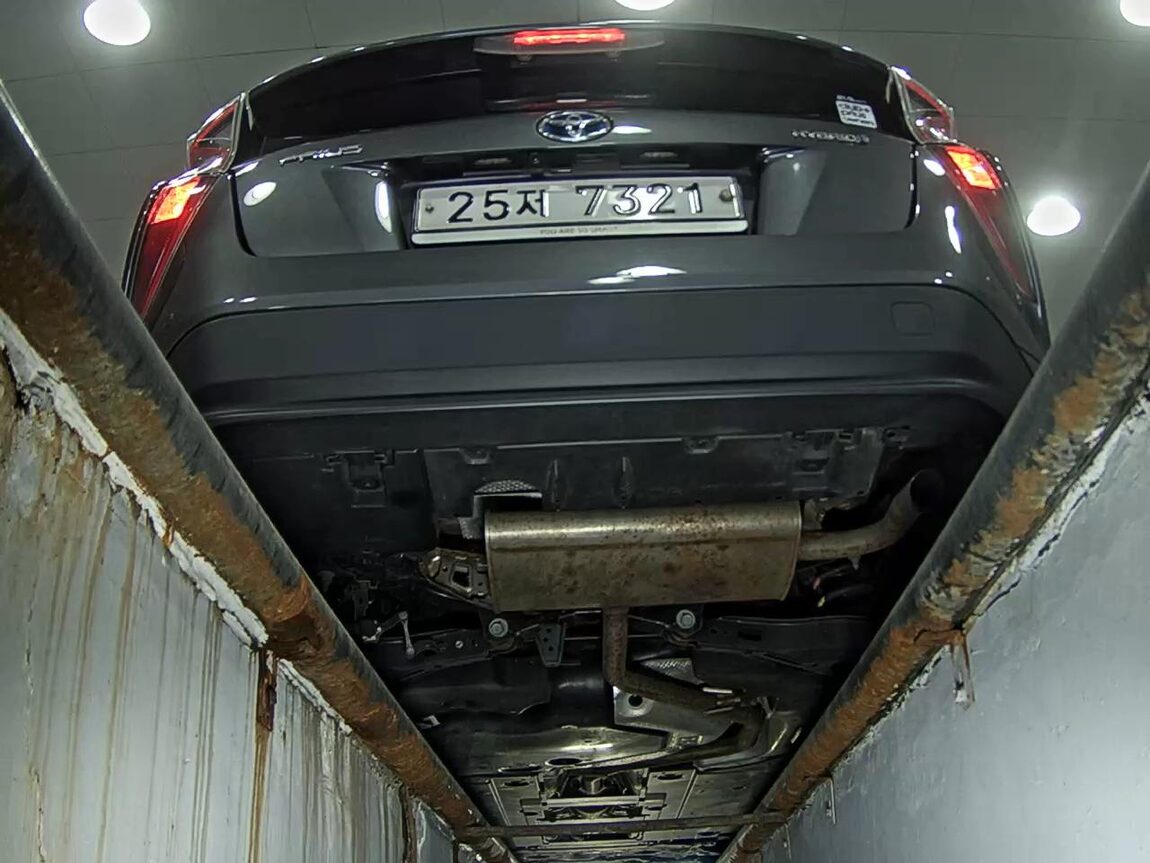 TOYOTA PRIUS (4TH GEN) 1.8 2017 - zdjęcie 8