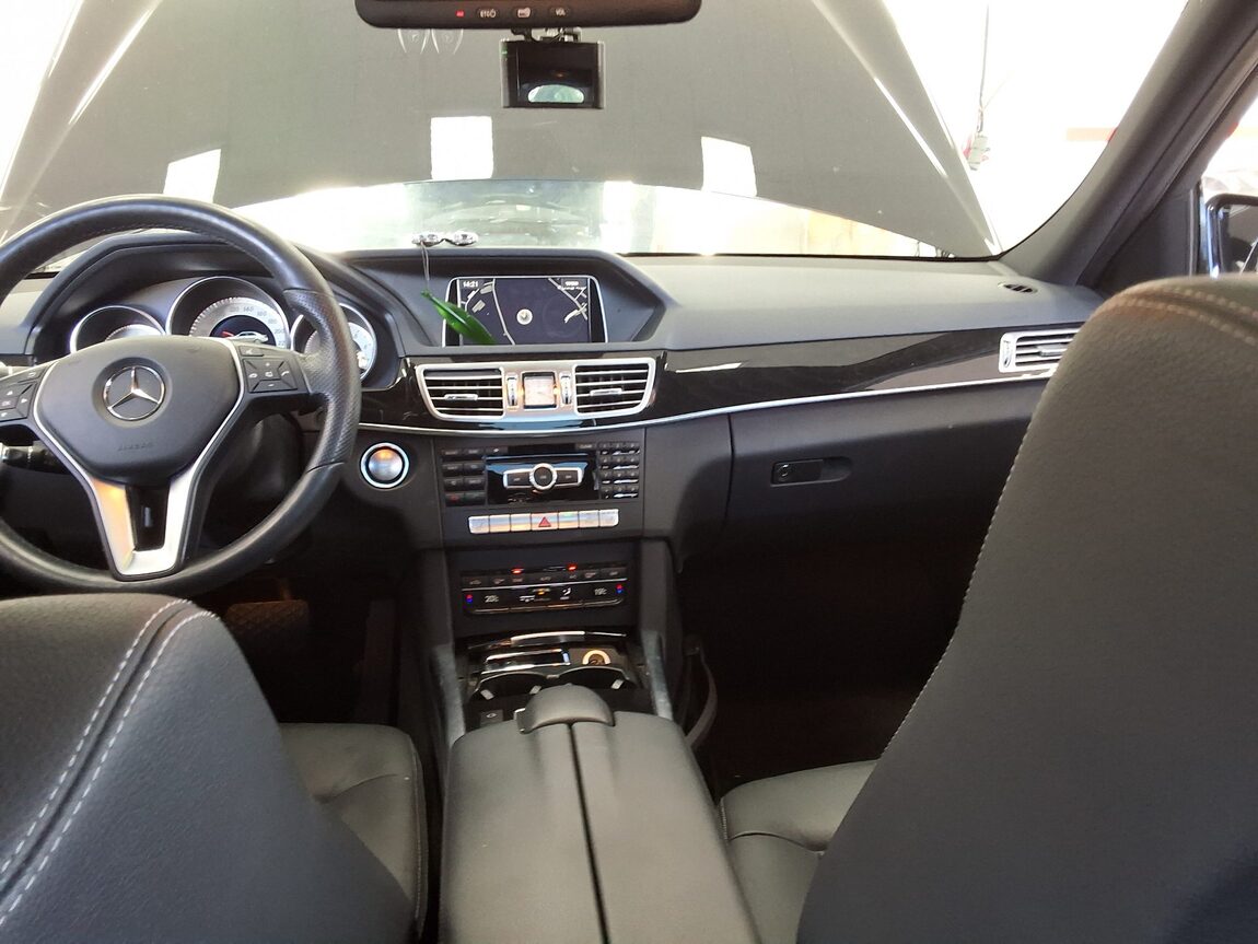 MERCEDES-BENZ E-CLASS (4TH GEN) E300 4MATIC AVANTGARDE 2014 - zdjęcie 11