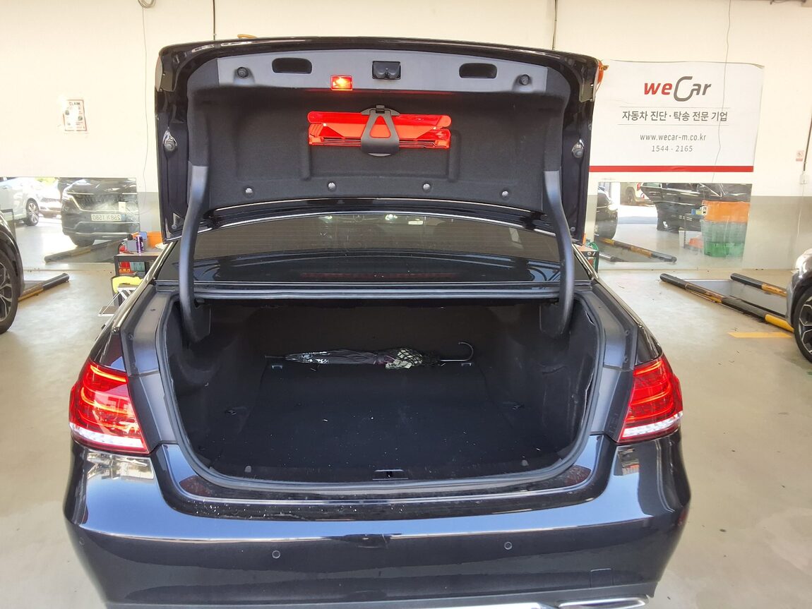 MERCEDES-BENZ E-CLASS (4TH GEN) E300 4MATIC AVANTGARDE 2014 - zdjęcie 15