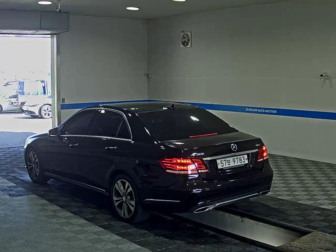 MERCEDES-BENZ E-CLASS (4TH GEN) E300 4MATIC AVANTGARDE 2014 - zdjęcie 6