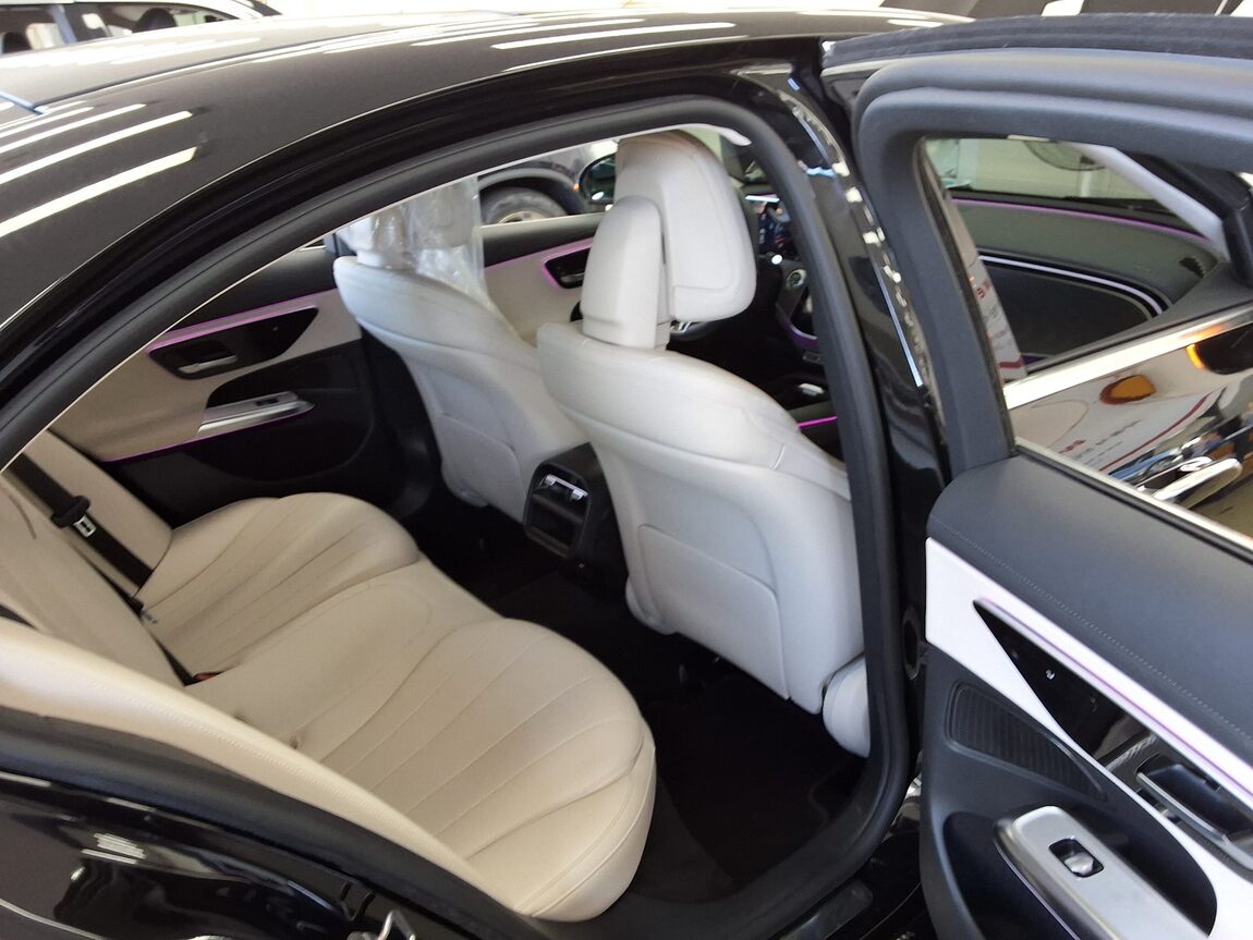 MERCEDES-BENZ E-CLASS (6TH GEN) E200 AVANTGARDE 2024 - zdjęcie 13