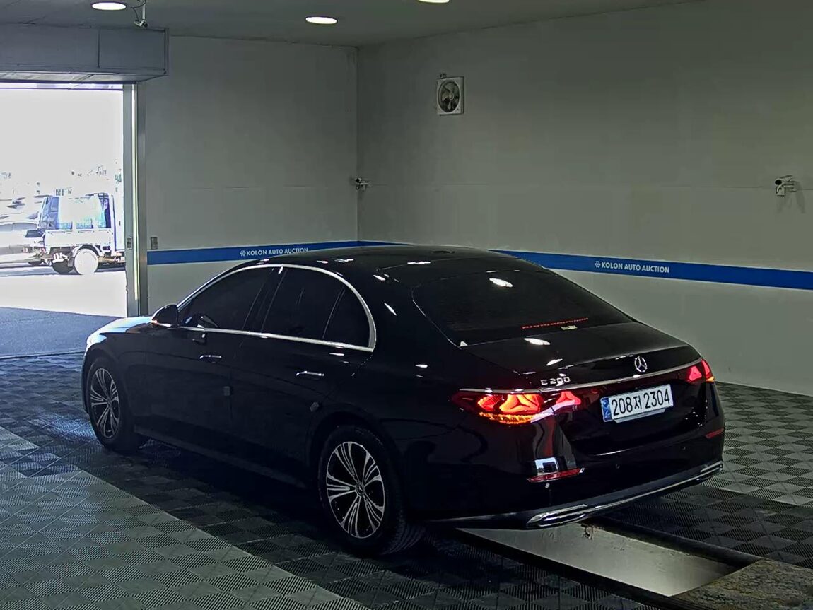 MERCEDES-BENZ E-CLASS (6TH GEN) E200 AVANTGARDE 2024 - zdjęcie 6