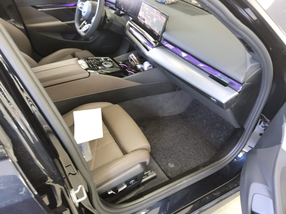BMW 5 SERIES (8TH GEN) 523d M SPORT PACK 2025 - zdjęcie 14