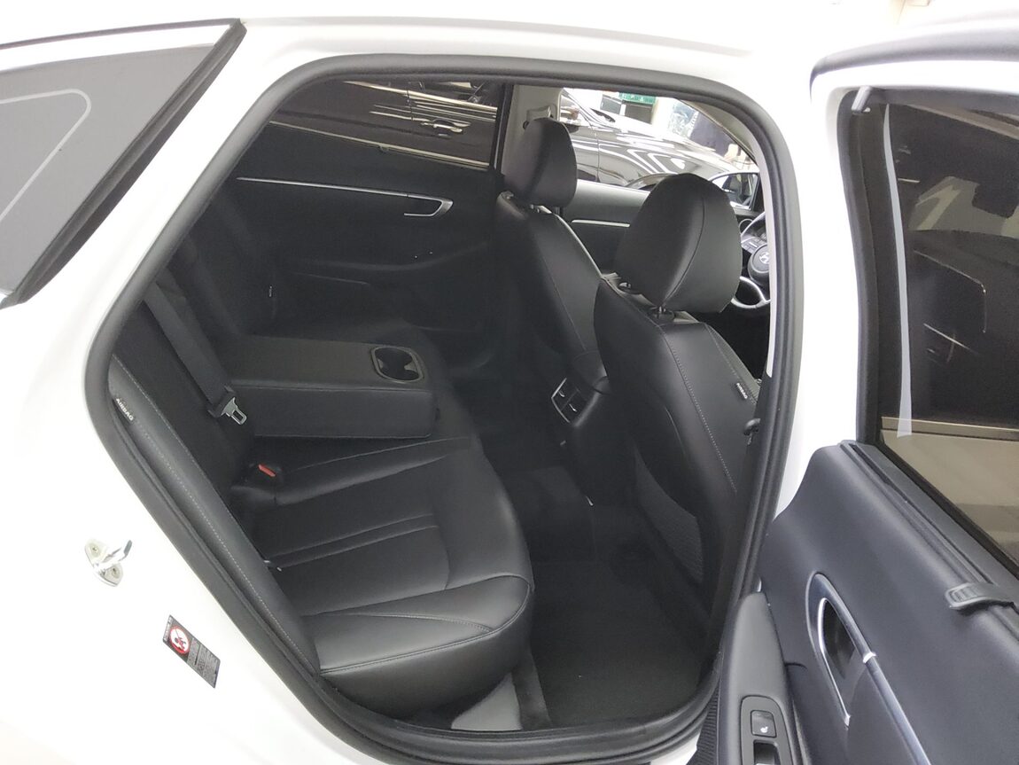 HYUNDAI SONATA (DN8) G2.0 PREMIUM FAMILY 2020 - zdjęcie 13
