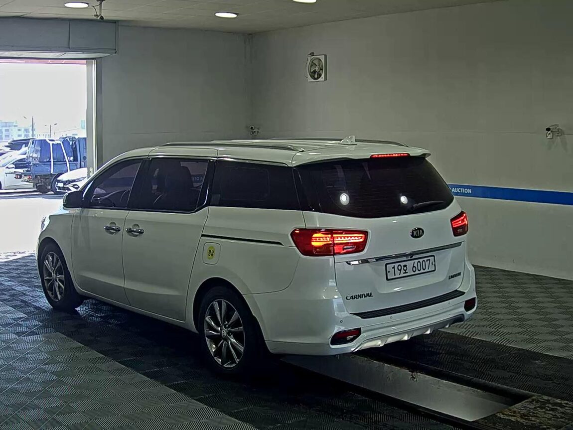 KIA THE NEW CARNIVAL LIMOUSINE 7-SEATER DIESEL VIP 2019 - zdjęcie 6