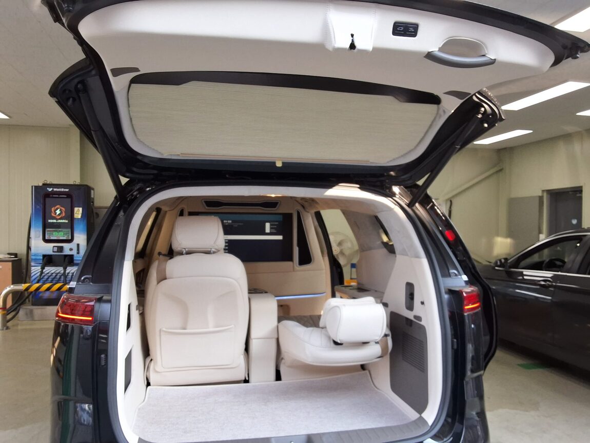 KIA NEW CARNIVAL (KA4) HI-LIMOUSINE SPECIAL BODY LM 2023 - zdjęcie 16