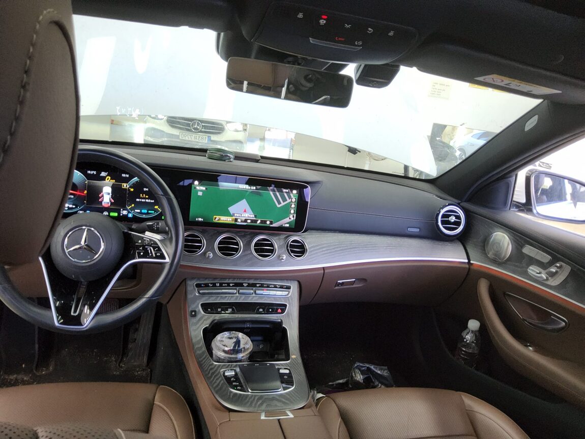 MERCEDES-BENZ E-CLASS (5TH GEN) E350 4MATIC AVANTGARDE 2022 - zdjęcie 11