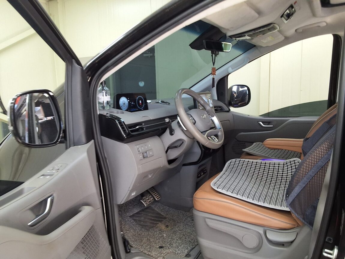 HYUNDAI STARIA 2.2 DIESEL CAMPER 4-SEATER 4WD PRESTIGE 2023 - zdjęcie 11
