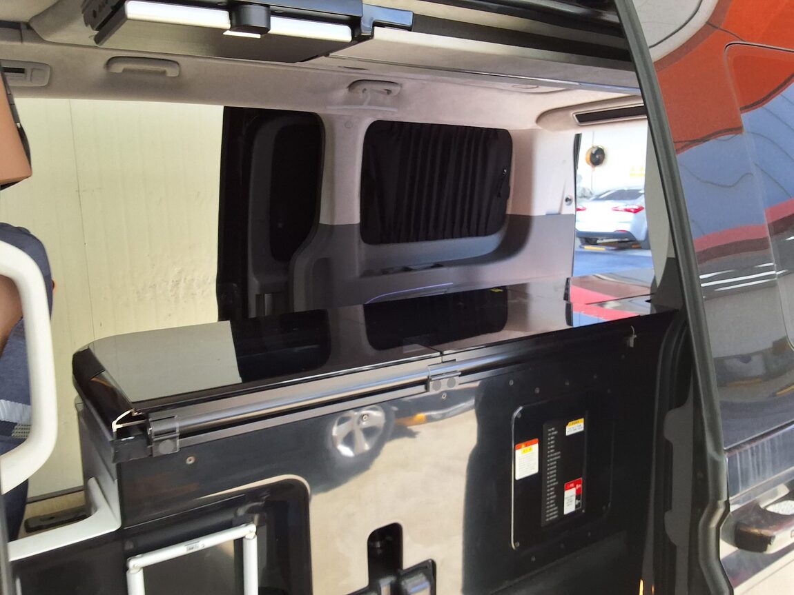 HYUNDAI STARIA 2.2 DIESEL CAMPER 4-SEATER 4WD PRESTIGE 2023 - zdjęcie 13