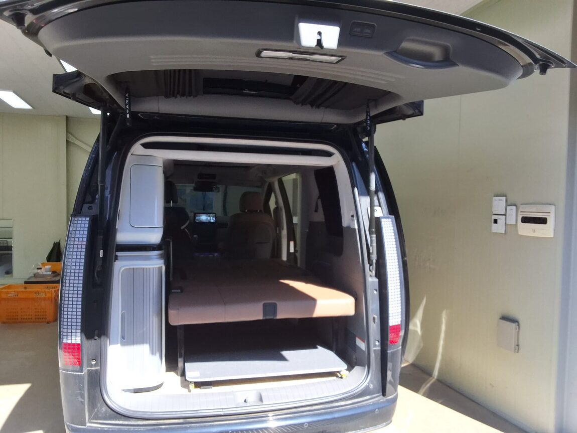 HYUNDAI STARIA 2.2 DIESEL CAMPER 4-SEATER 4WD PRESTIGE 2023 - zdjęcie 16
