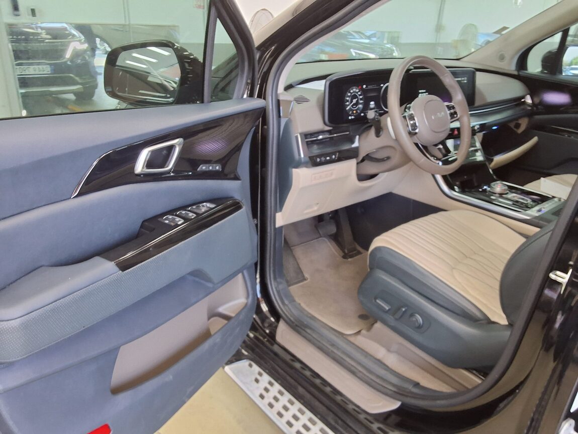 KIA NEW CARNIVAL (KA4) HI-LIMOUSINE SPECIAL BODY NOBLE KLASSE L4 2023 - zdjęcie 11