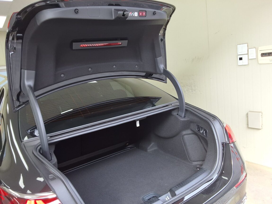 MERCEDES-BENZ E-CLASS (6TH GEN) E200 AVANTGARDE 2026 - zdjęcie 16