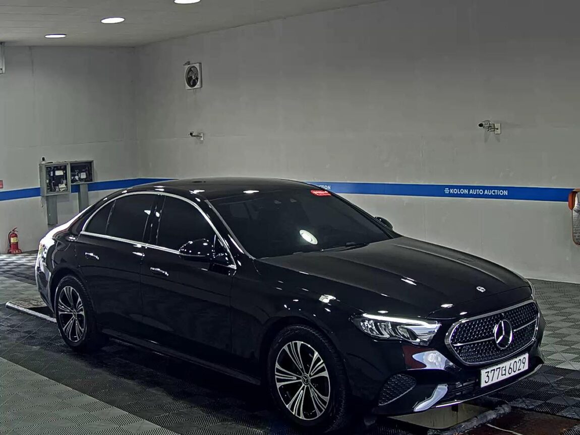 MERCEDES-BENZ E-CLASS (6TH GEN) E200 AVANTGARDE 2026 - zdjęcie 3