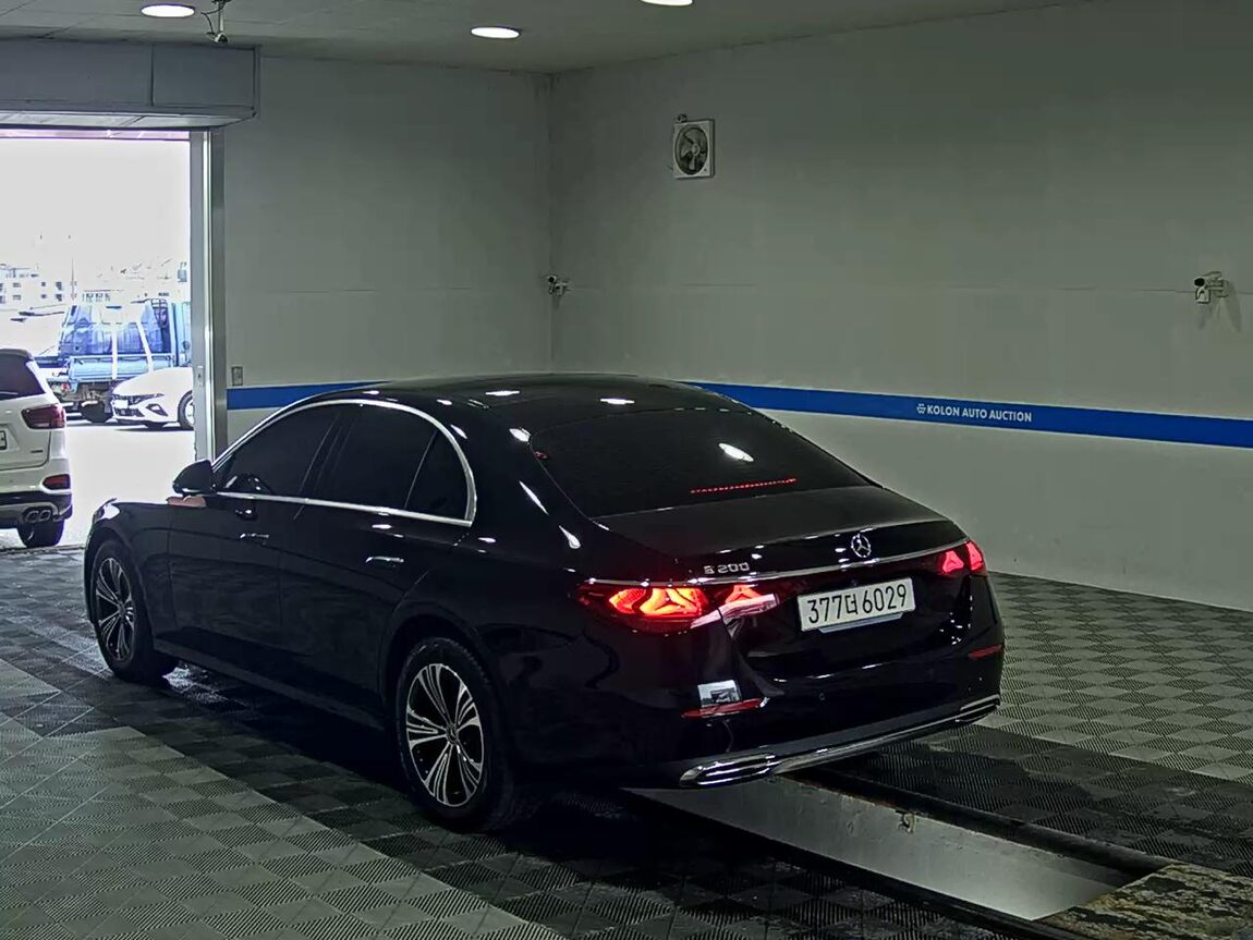 MERCEDES-BENZ E-CLASS (6TH GEN) E200 AVANTGARDE 2026 - zdjęcie 6