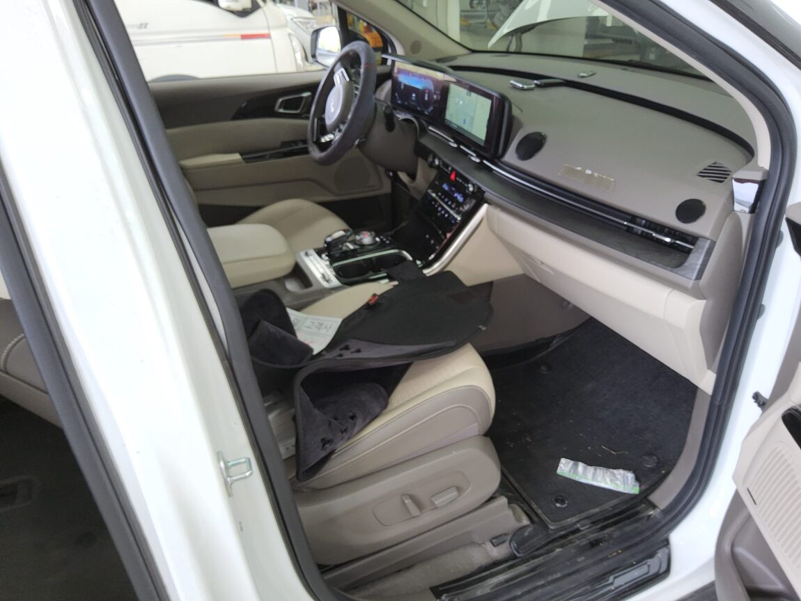 KIA NEW CARNIVAL (KA4) 7-SEATER GASOLINE SIGNATURE 2023 - zdjęcie 14