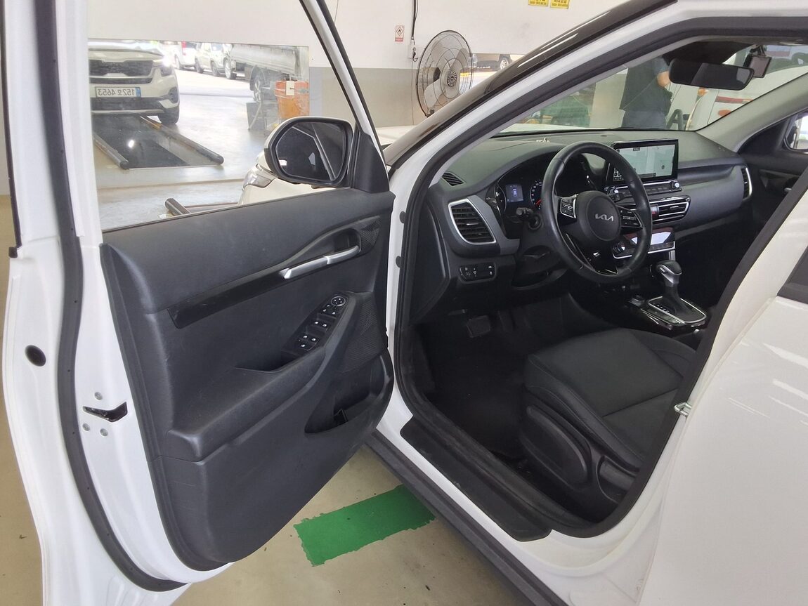 KIA SELTOS 1.6 GASOLINE 2WD TRENDY 2023 - zdjęcie 10