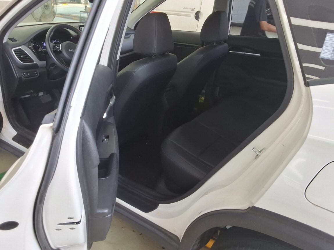 KIA SELTOS 1.6 GASOLINE 2WD TRENDY 2023 - zdjęcie 12