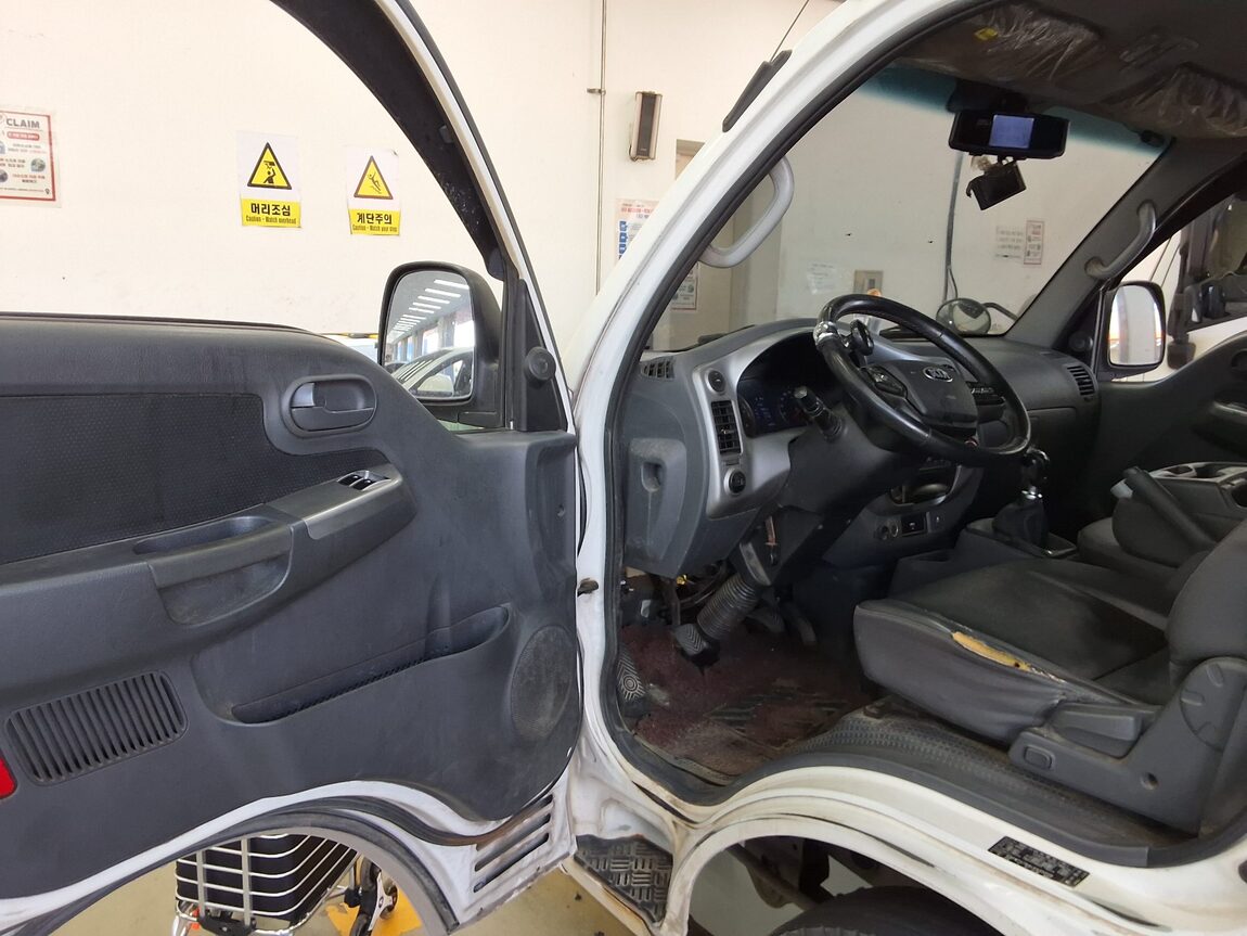 KIA THE NEW BONGO III CARGO WING BODY 1.2 TON ELECTRIC 2020 - zdjęcie 10