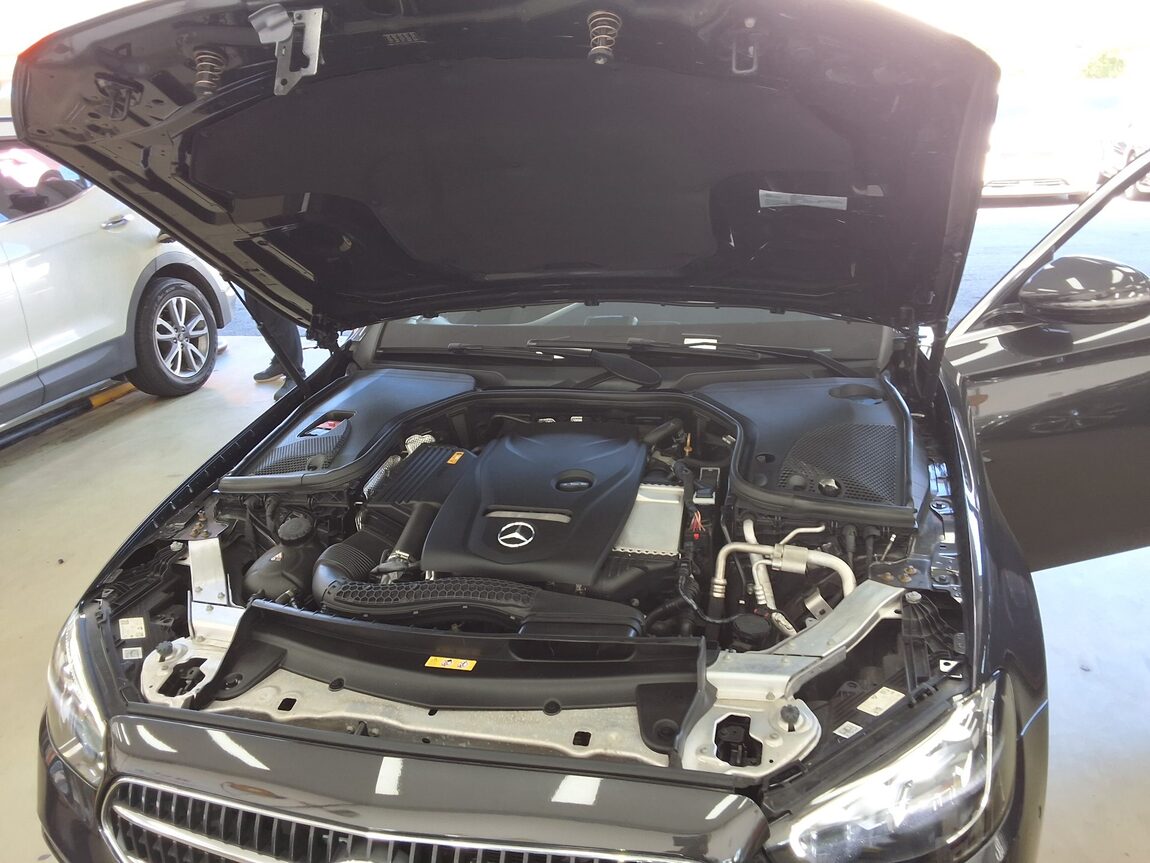 MERCEDES-BENZ E-CLASS (5TH GEN) E250 AVANTGARDE 2021 - zdjęcie 20