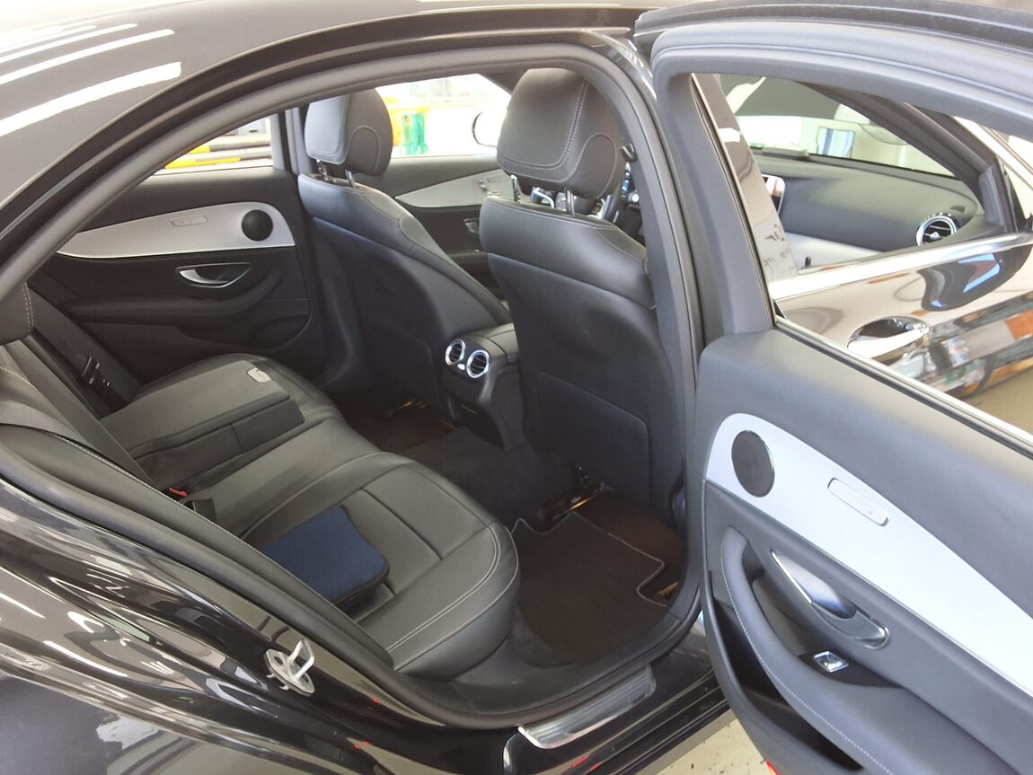 MERCEDES-BENZ E-CLASS (5TH GEN) E250 AVANTGARDE 2021 - zdjęcie 13