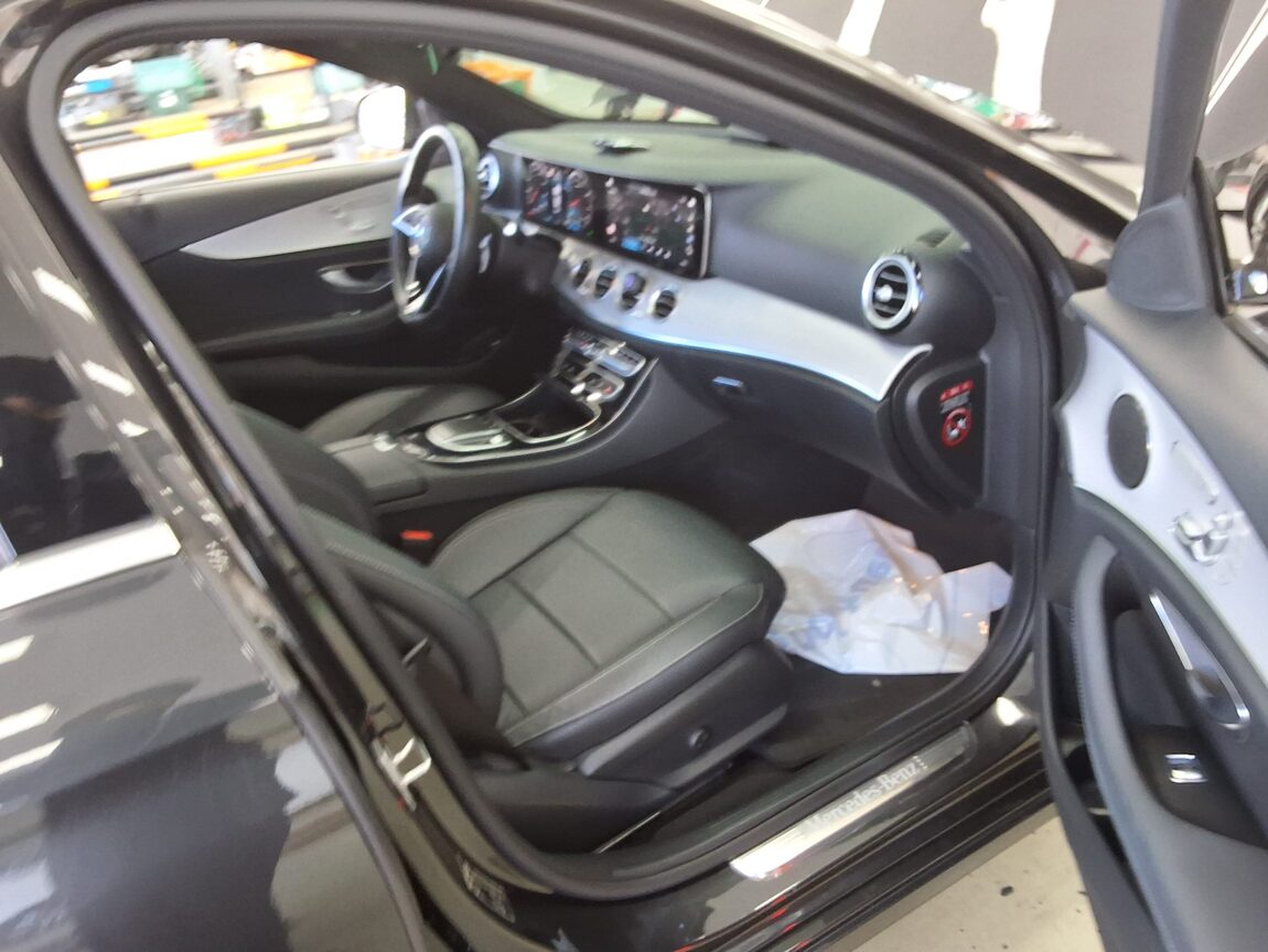 MERCEDES-BENZ E-CLASS (5TH GEN) E250 AVANTGARDE 2021 - zdjęcie 14