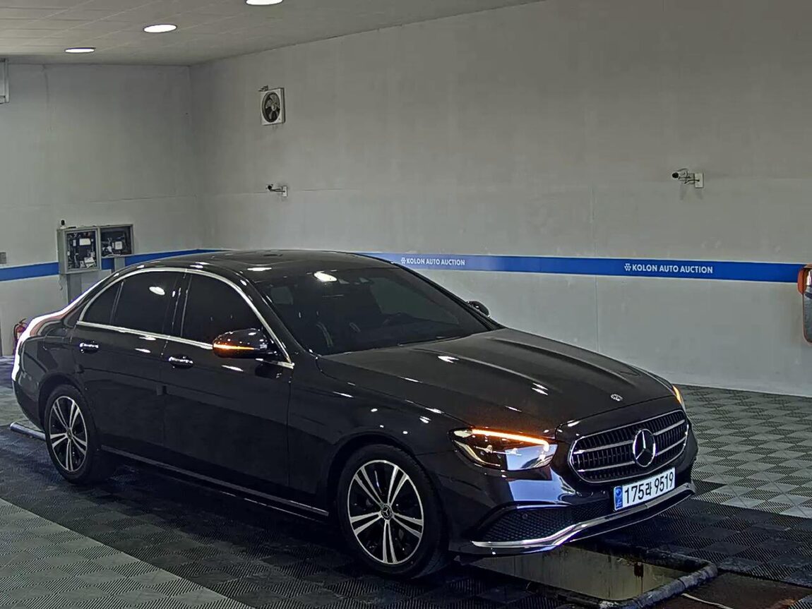 MERCEDES-BENZ E-CLASS (5TH GEN) E250 AVANTGARDE 2021 - zdjęcie 3
