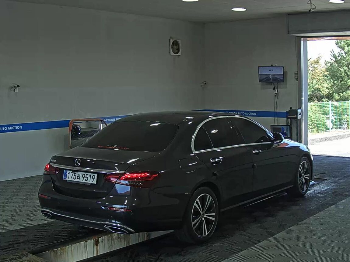 MERCEDES-BENZ E-CLASS (5TH GEN) E250 AVANTGARDE 2021 - zdjęcie 5