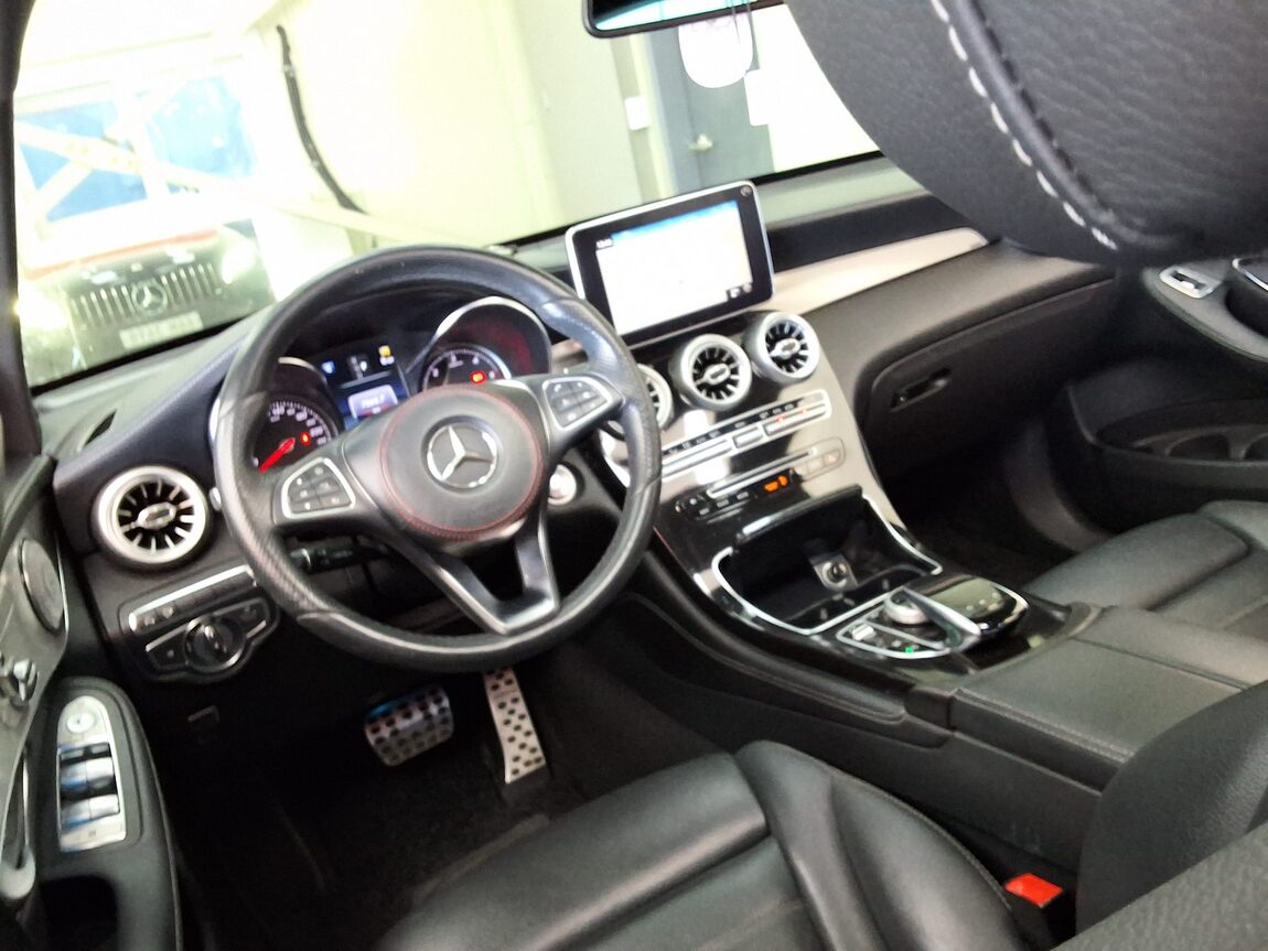 MERCEDES-BENZ GLC-CLASS GLC 220d 4MATIC COUPE PREMIUM 2017 - zdjęcie 12