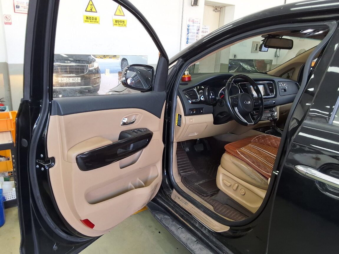 KIA ALL NEW CARNIVAL 7-SEATER LIMOUSINE DIESEL VIP 2018 - zdjęcie 10