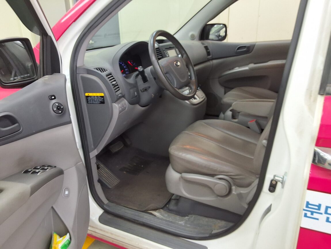 KIA CARNIVAL R 11-SEATER DIESEL GLX PREMIUM MODEL 2013 - zdjęcie 11