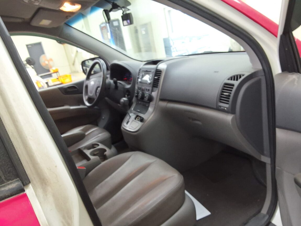 KIA CARNIVAL R 11-SEATER DIESEL GLX PREMIUM MODEL 2013 - zdjęcie 15