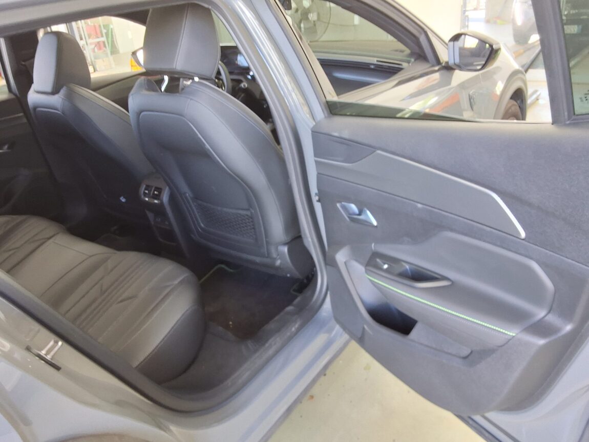 PEUGEOT 408 1.2 GT 2025 - zdjęcie 17