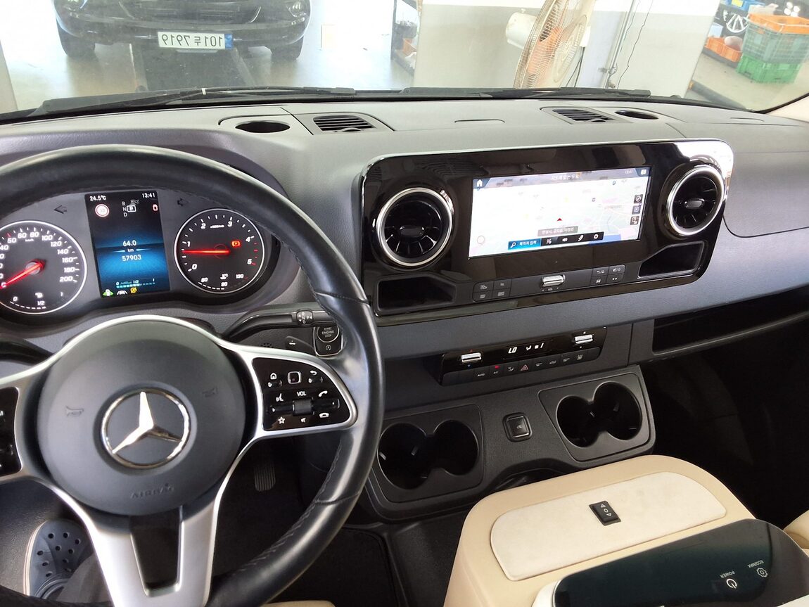 MERCEDES-BENZ SPRINTER (3RD GEN) 319 CDI BASE MODEL 2022 - zdjęcie 17