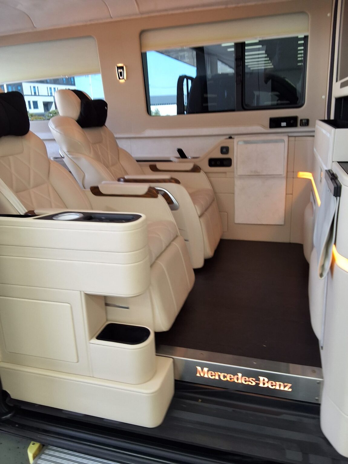 MERCEDES-BENZ SPRINTER (3RD GEN) 319 CDI BASE MODEL 2022 - zdjęcie 12