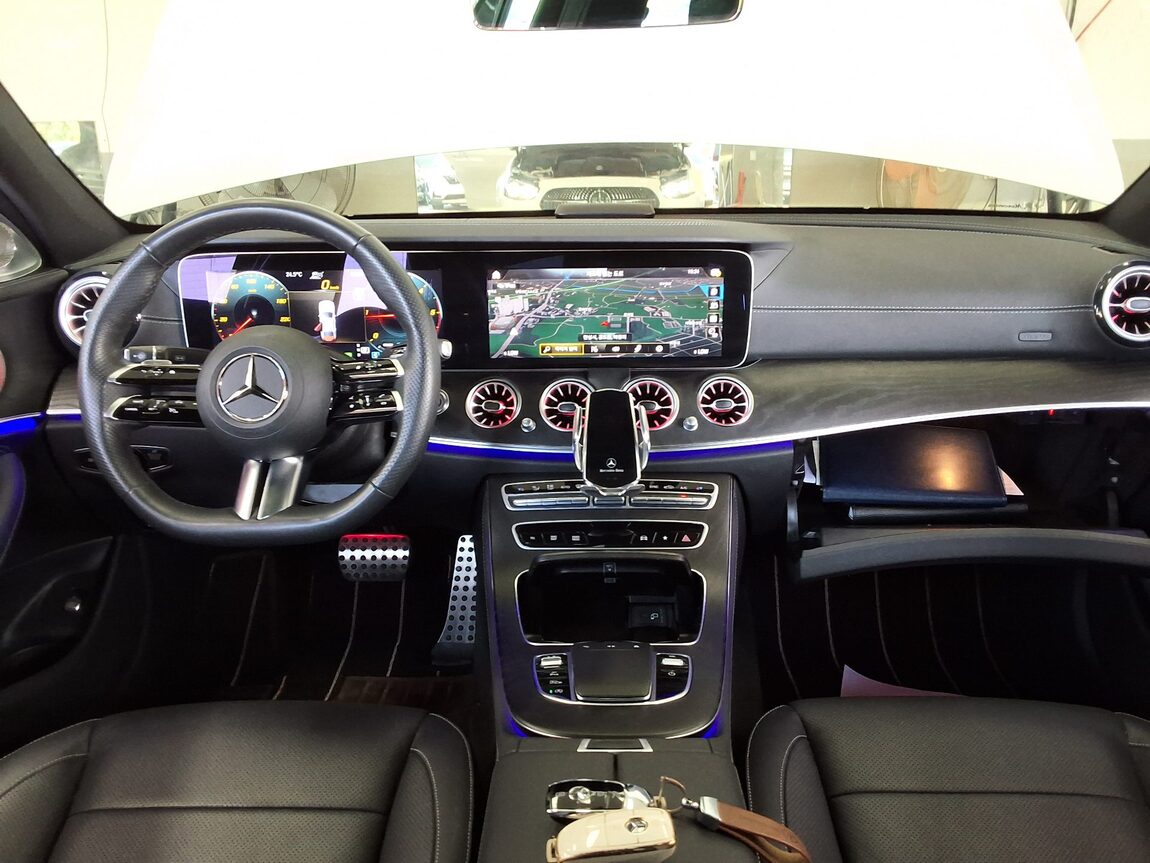 MERCEDES-BENZ E-CLASS (5TH GEN) E220d 4MATIC AMG LINE 2023 - zdjęcie 11