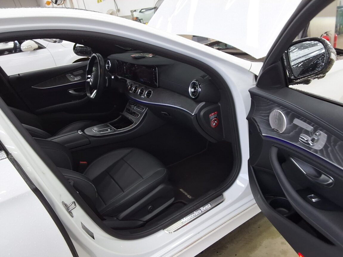 MERCEDES-BENZ E-CLASS (5TH GEN) E350 4MATIC AMG LINE 2021 - zdjęcie 14